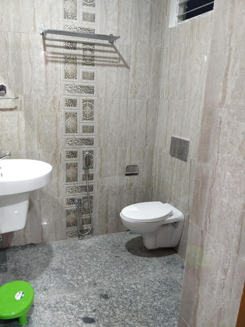 Oyo 16871 Anant Home Stay Шиллонг Екстер'єр фото